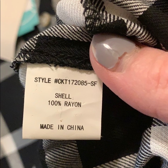 Mello Day black and white button down - Picture 5 of 5